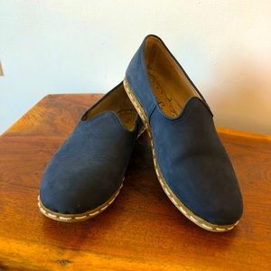 Barely worn Size 39 (US 8) Sabah’s! Baleen Blue